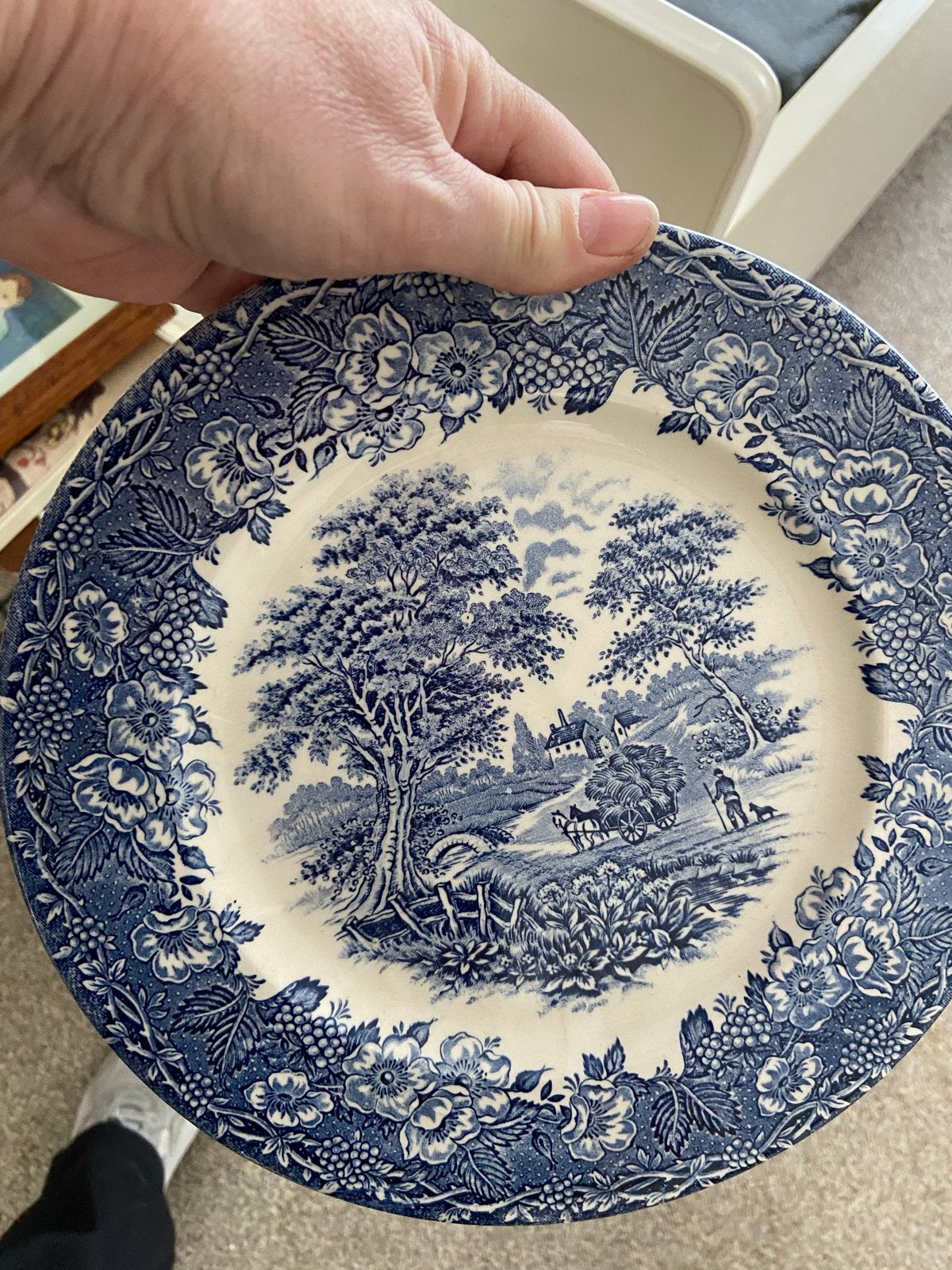 Vintage Blauw-Wit Borden met Landschap en Bloemmotief, Ophalen of Verzenden