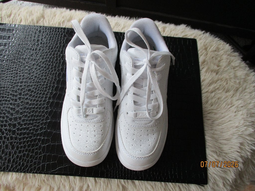 Te koop nieuwe dames sportschoenen., Ophalen, Wit, Nieuw, Sneakers of Gympen
