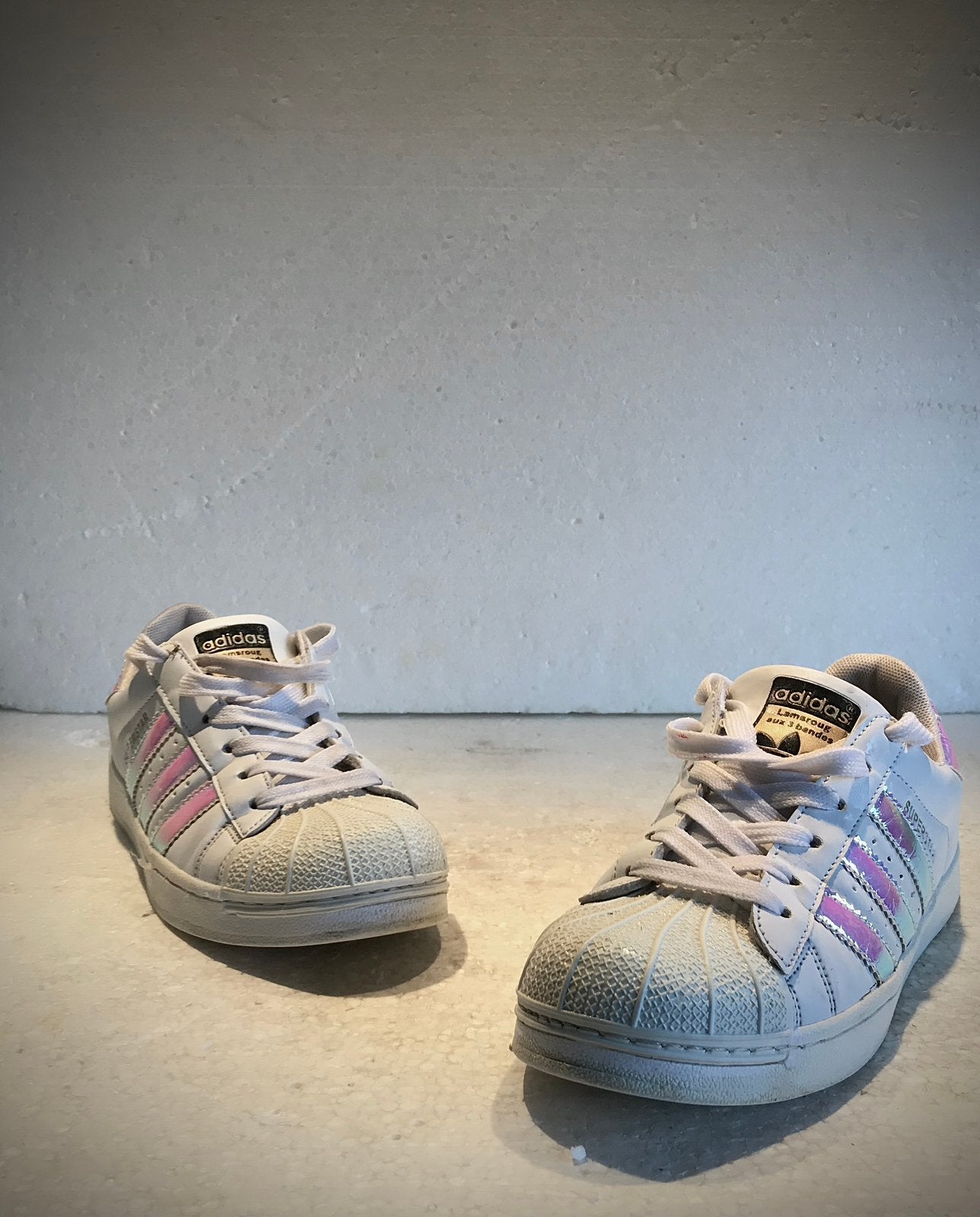 Adidas Superstar wit met meer-kleuren / metallic strepen 37, Wit, Ophalen of Verzenden, Sneakers of Gympen, Zo goed als nieuw