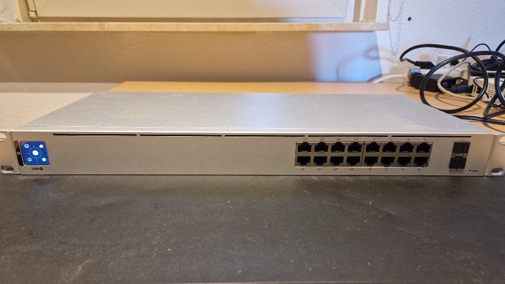 Ubiquiti Unifi USW-16-PoE, Ophalen of Verzenden, Zo goed als nieuw