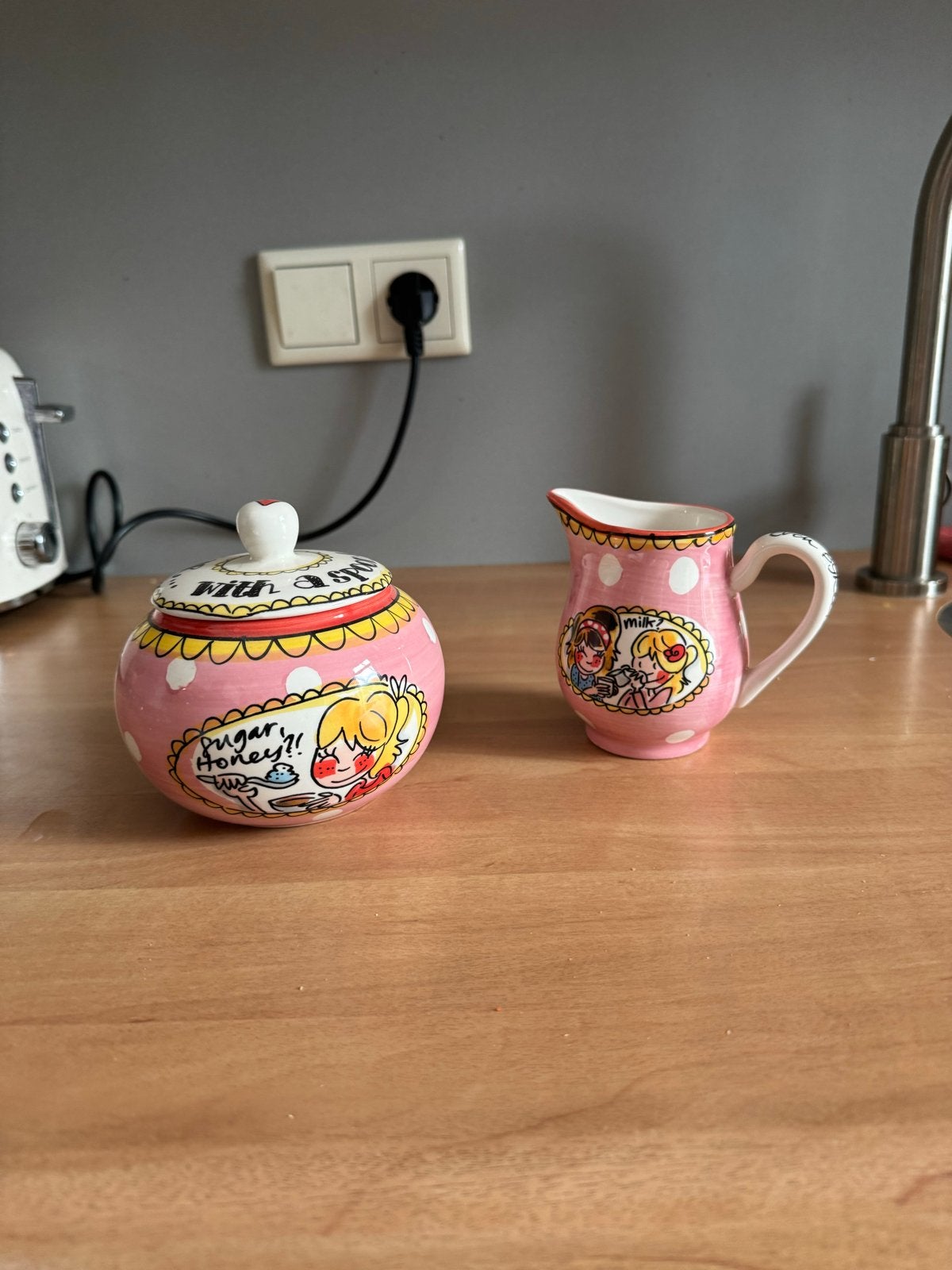 Leuke roze blond amsterdam  suikerpot en melkkan set, Keramiek, Overige typen, Ophalen of Verzenden, Zo goed als nieuw