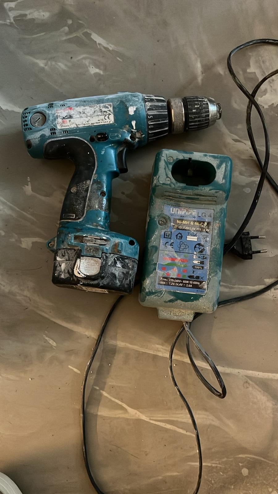 Makita Boor- en Schroefmachine met Oplader, Gebruikt, Variabele snelheid, Ophalen of Verzenden, Boor- en Schroefmachine