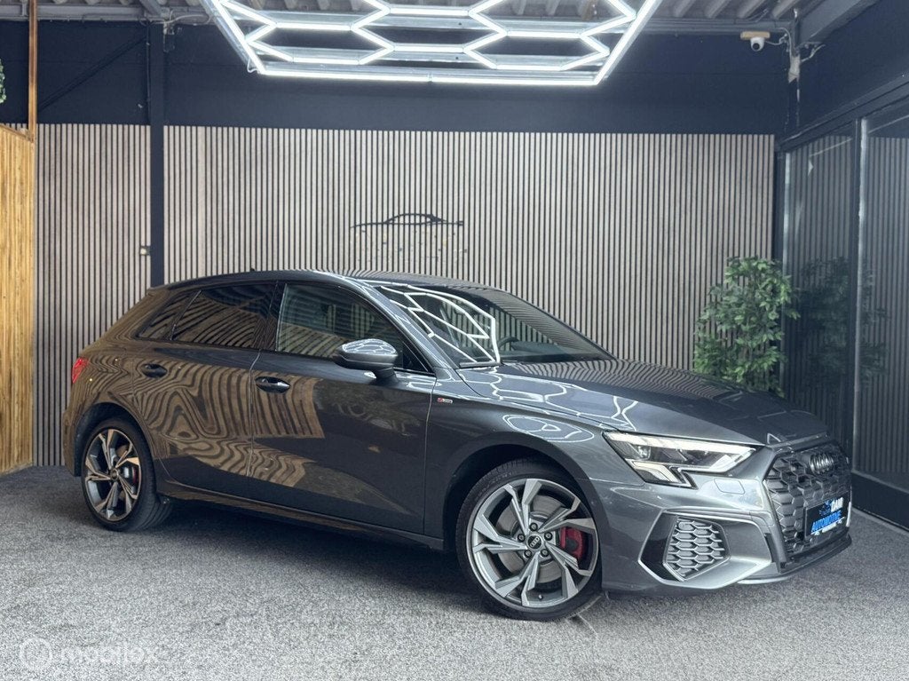 Audi A3 Sportback 45 TFSI e S edition Competition|Matrix Led, Auto's, Audi, Stof, Gebruikt, Zwart, 4 cilinders