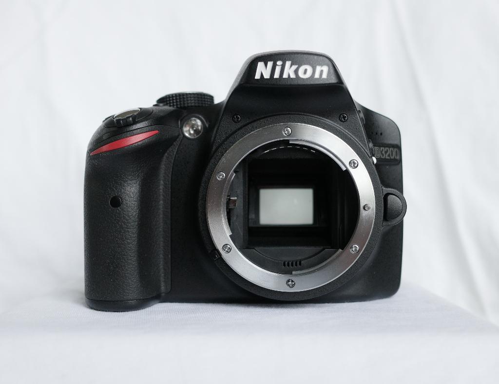 Nikon D3200 with 18-55mm f/3.5-5.6 NIKKOR Zoom Lens, Audio, Tv en Foto, Fotocamera's Digitaal, Spiegelreflex, Ophalen of Verzenden