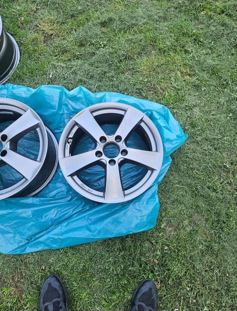 Prachtige 17 inch Dezent Velgen Set - Zo goed als nieuw!, Ophalen of Verzenden