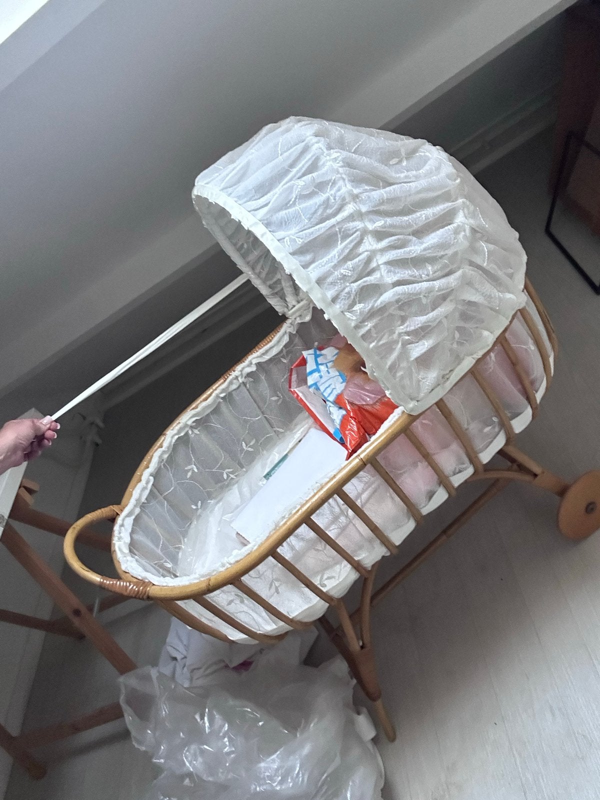 Vintage Wieg Rotan met Hemel - Perfect voor Baby, Kinderen en Baby's, Babywiegjes en Ledikanten, Ophalen, Gebruikt, Wieg