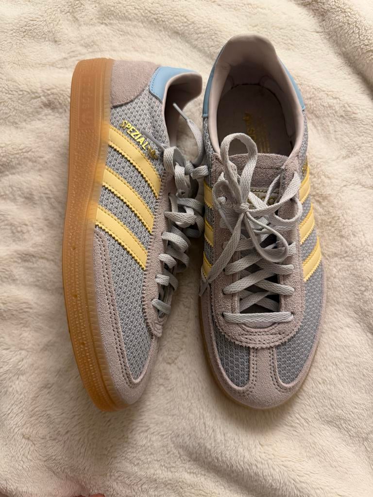 Adidas Spezial sneakers - Grijs met gele strepen, Ophalen, Zo goed als nieuw, Grijs, Sneakers of Gympen