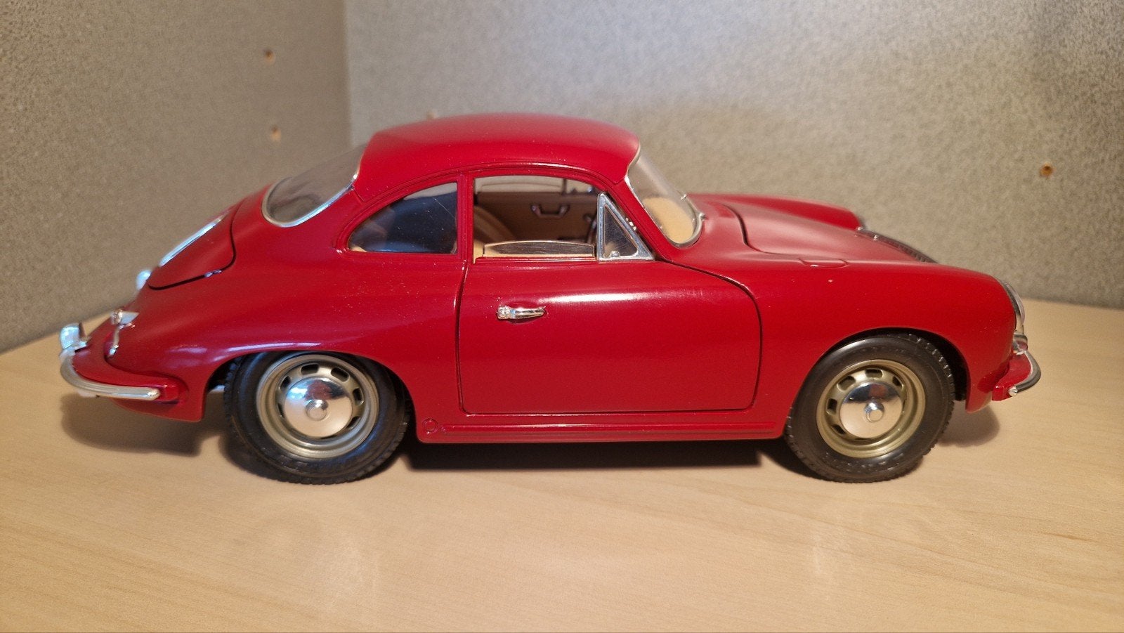 Burago Porsche 356 B (1961) - Rood schaalmodel, Ophalen of Verzenden, Zo goed als nieuw, Auto, Overige merken