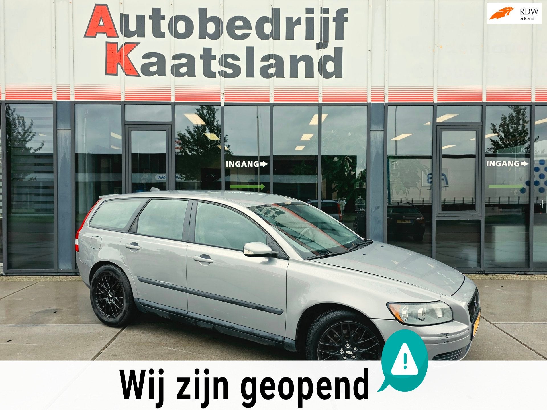 Volvo V50 2.4 Momentum - Automaat - Trekhaak - Nieuwe APK, Auto's, Volvo, Stof, Gebruikt, Zwart, 700 kg