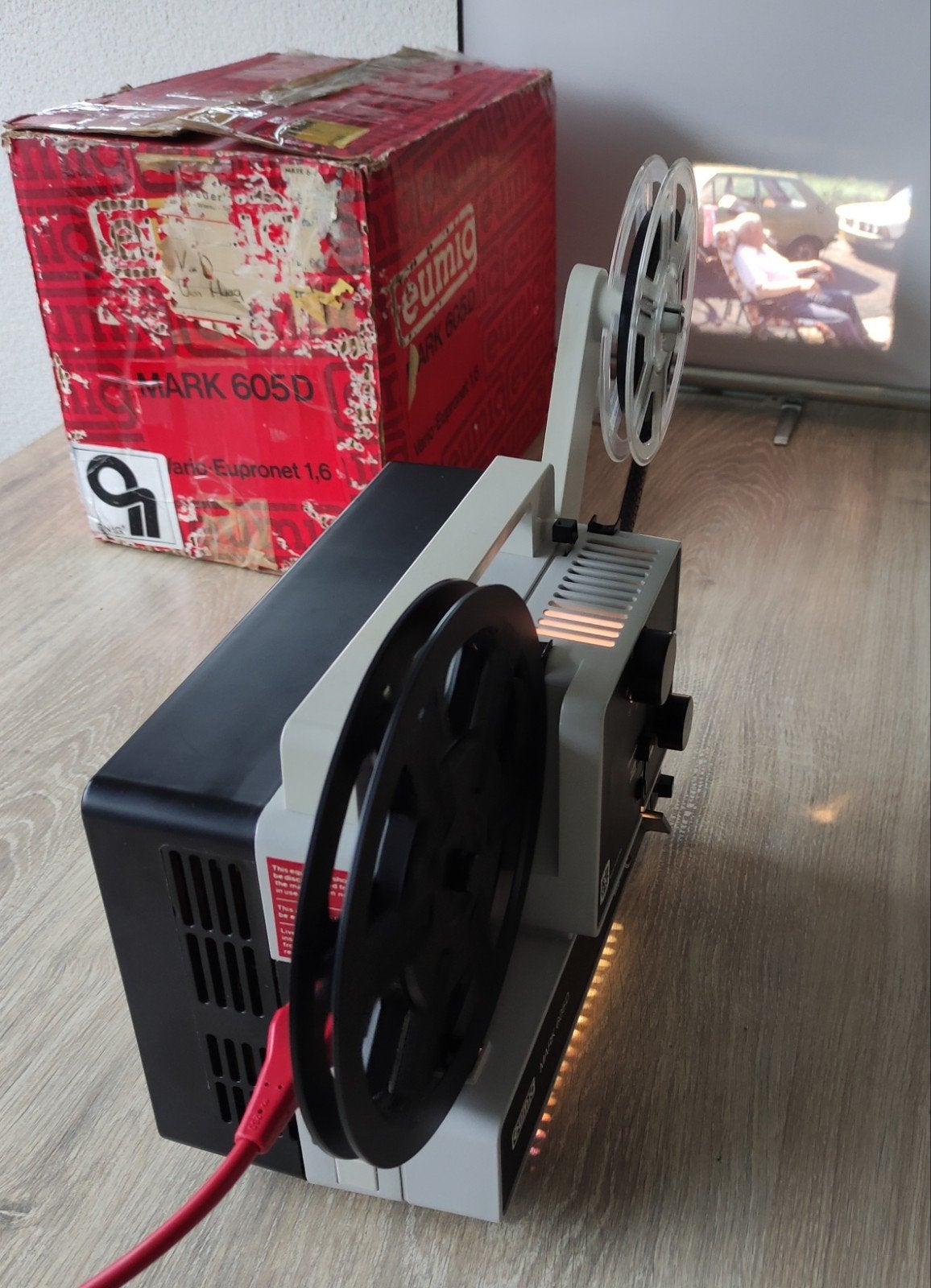 EUMIG 605D SUPER 8 en DUBBEL 8 FILMPROJECTOR in DOOS, Verzamelen, Fotografica en Filmapparatuur, Ophalen of Verzenden, 1960 tot 1980