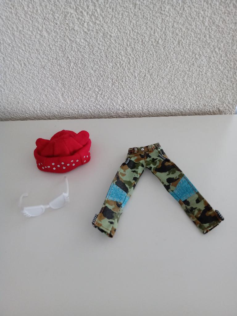 Broek, Bril en Muts voor Bratz Selfie Snaps – JADE, Ophalen of Verzenden, Gebruikt, Kleertjes
