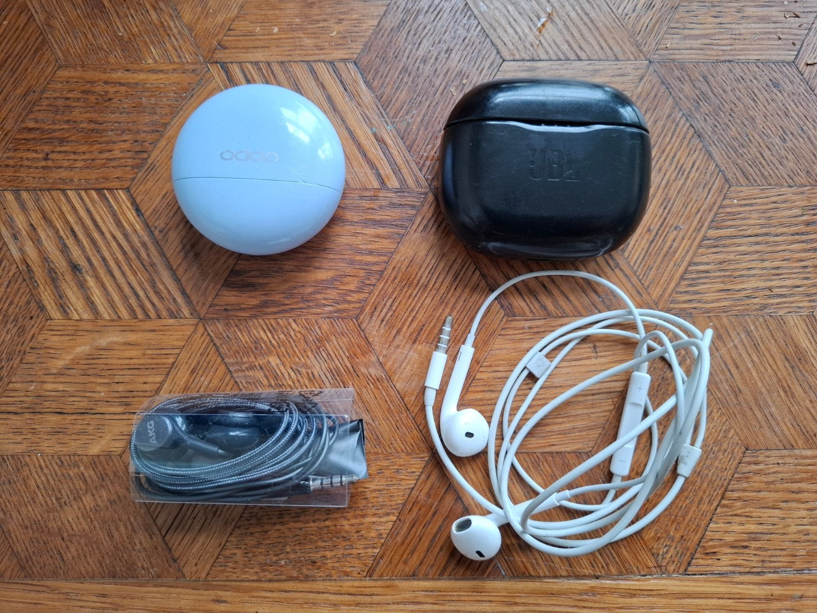Jbl Tune 125tws doosje/case & Akg + Apple oordopjes, Overige merken, Draadloos, Nieuw, Ophalen of Verzenden