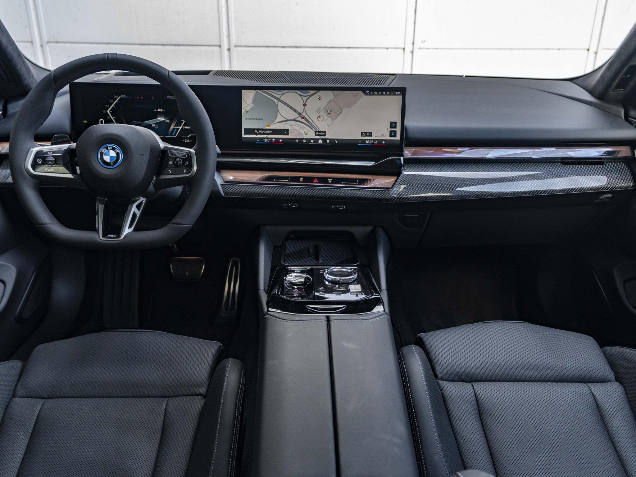 BMW i5 Sedan eDrive40 | M Sportpakket Pro | Stuurwielverwarm, 2095 kg, Achterwielaandrijving, Zwart, Met garantie (alle)