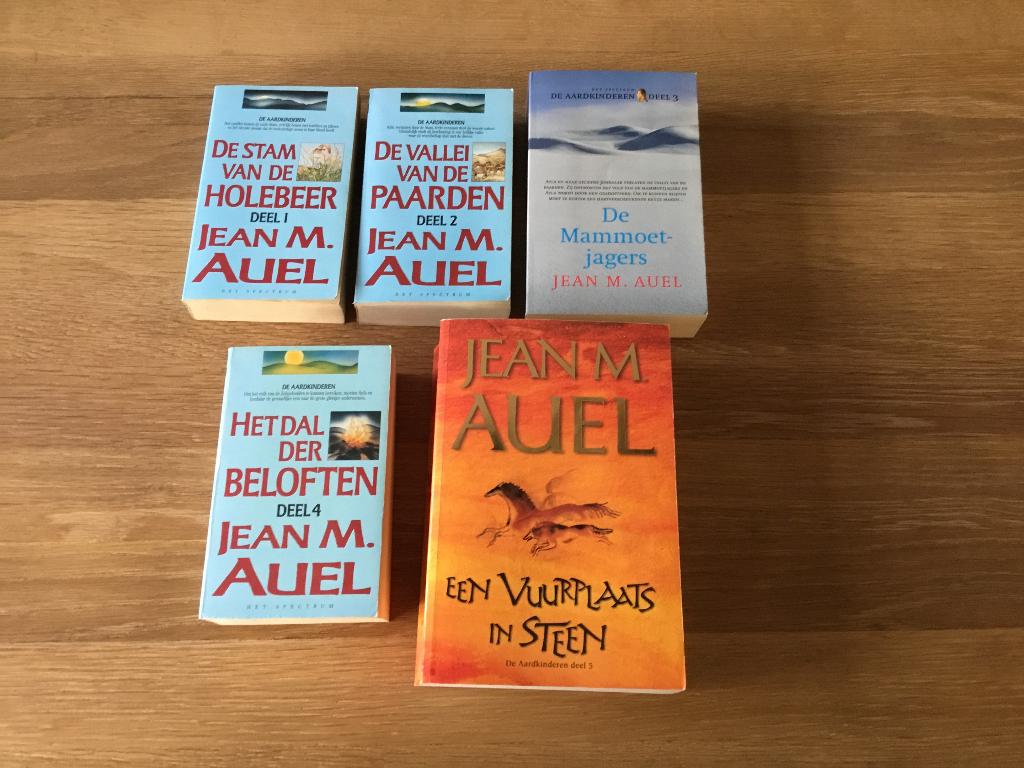 Boekenserie Jean M. Auel, Gelezen, Jean M. Auel, Ophalen of Verzenden, Nederland