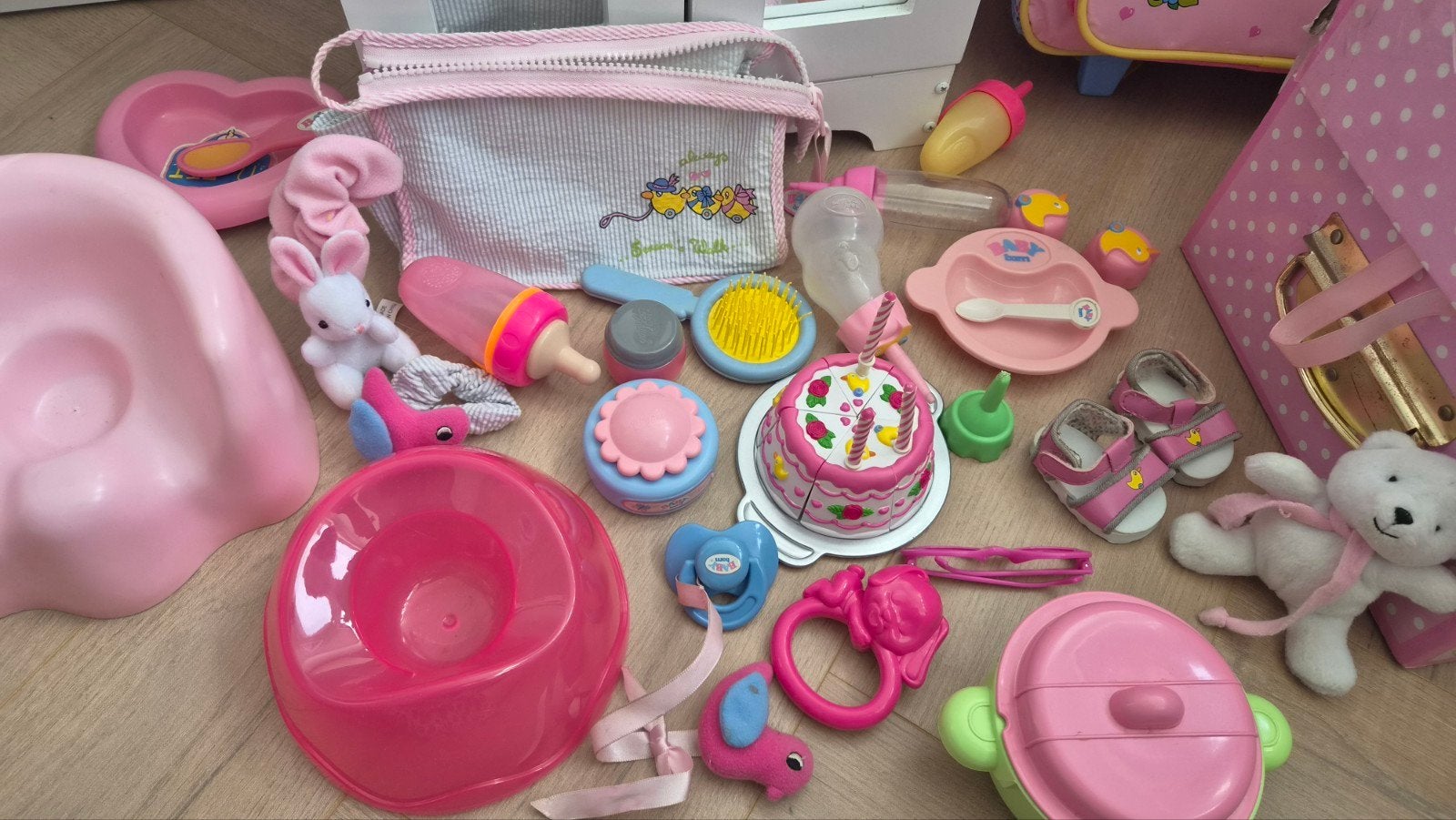 Foto 3 van Grote Baby Born set: pop, kleding, meubels en accessoires