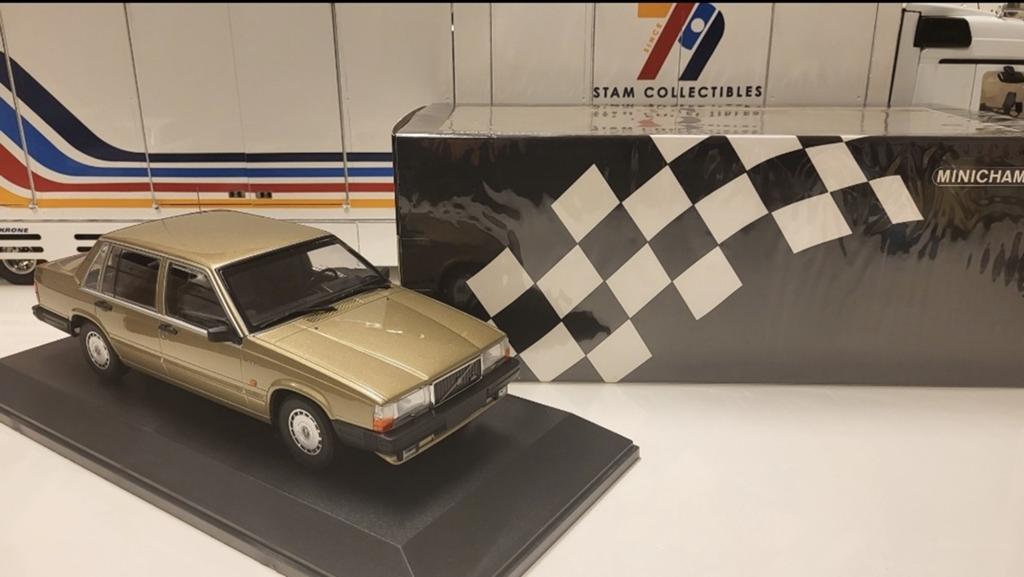 Minichamps Volvo 740 GL Gold Metallic - 1986, Hobby en Vrije tijd, Modelauto's | 1:18, Auto, Nieuw, Ophalen of Verzenden, MiniChamps