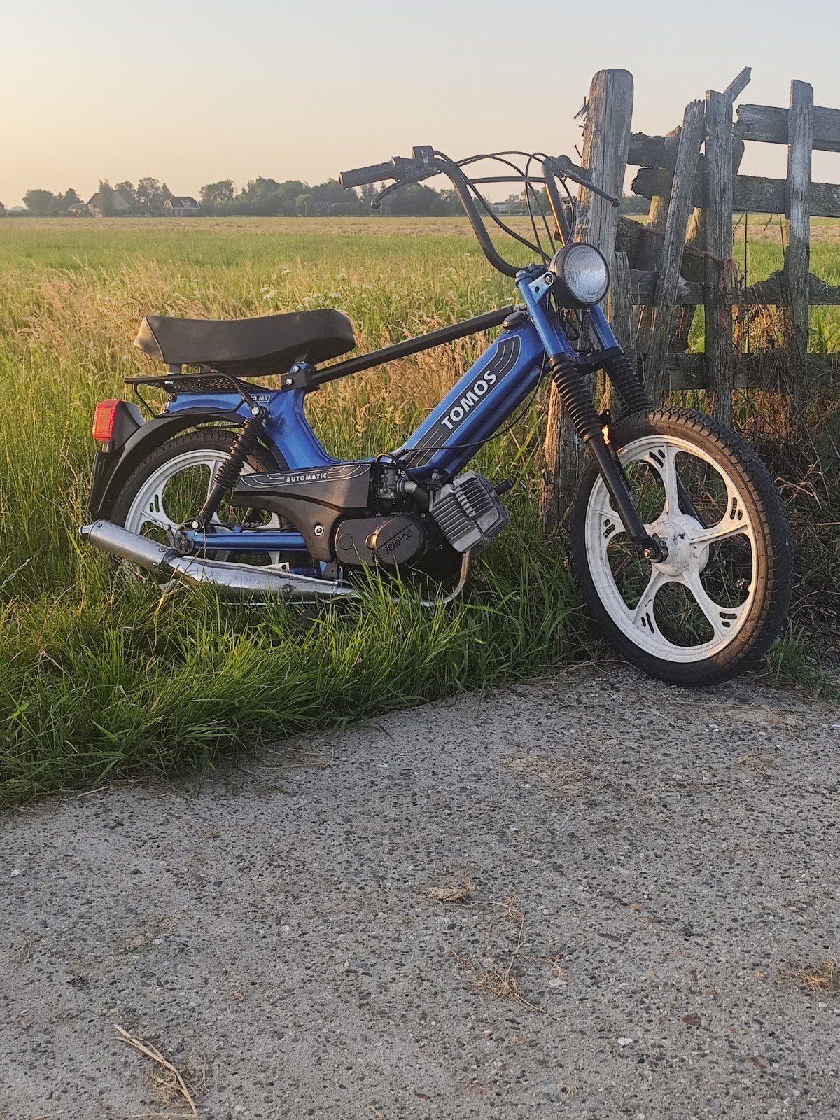 GEZOCHT:Tomos opknappen, Ophalen, Gebruikt, Maximaal 45 km/u, 2 versnellingen