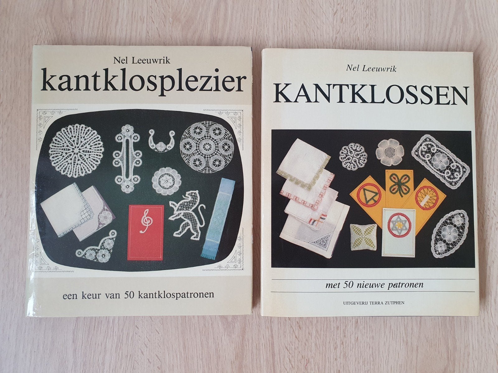 Twee kantklosboeken van Nel Leeuwrik, Ophalen of Verzenden, Zo goed als nieuw, Overige onderwerpen