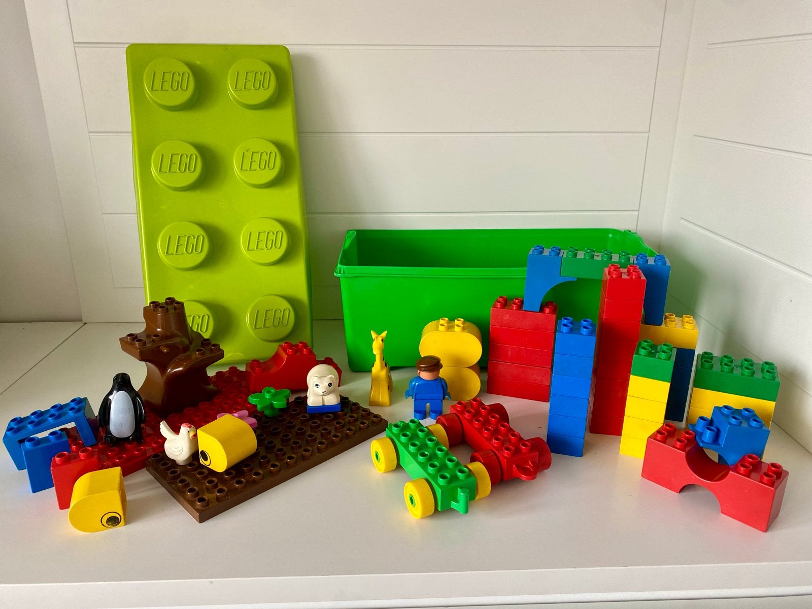 Bak vol LEGO Duplo met grondplaatjes en figuren, Inclusief minifiguren, Gebruikt, Ophalen of Verzenden, Duplo