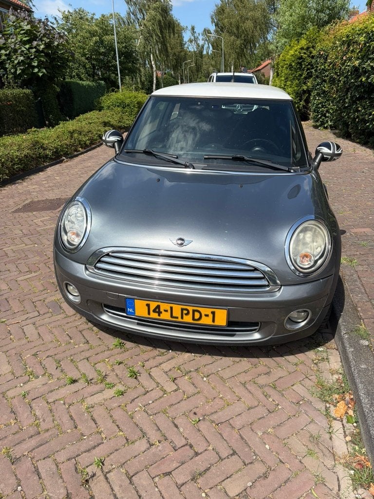 Mini Cooper - Metallic grijs - 2010, Voorwielaandrijving, Euro 5, 40 €/maand, Zwart