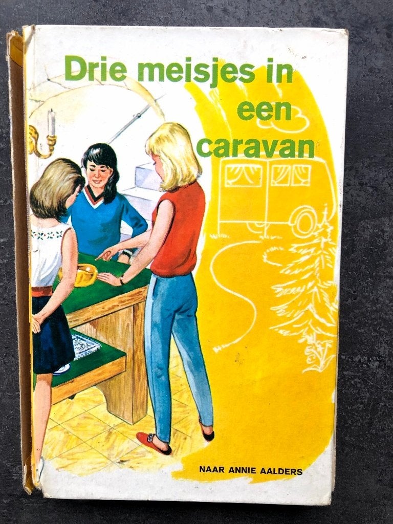 Drie meisjes in een caravan van Annie Aalders, Ophalen, Gelezen