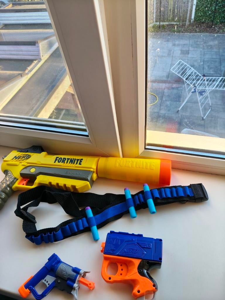 3 Nerf blasters met pijltjes en riem, Ophalen