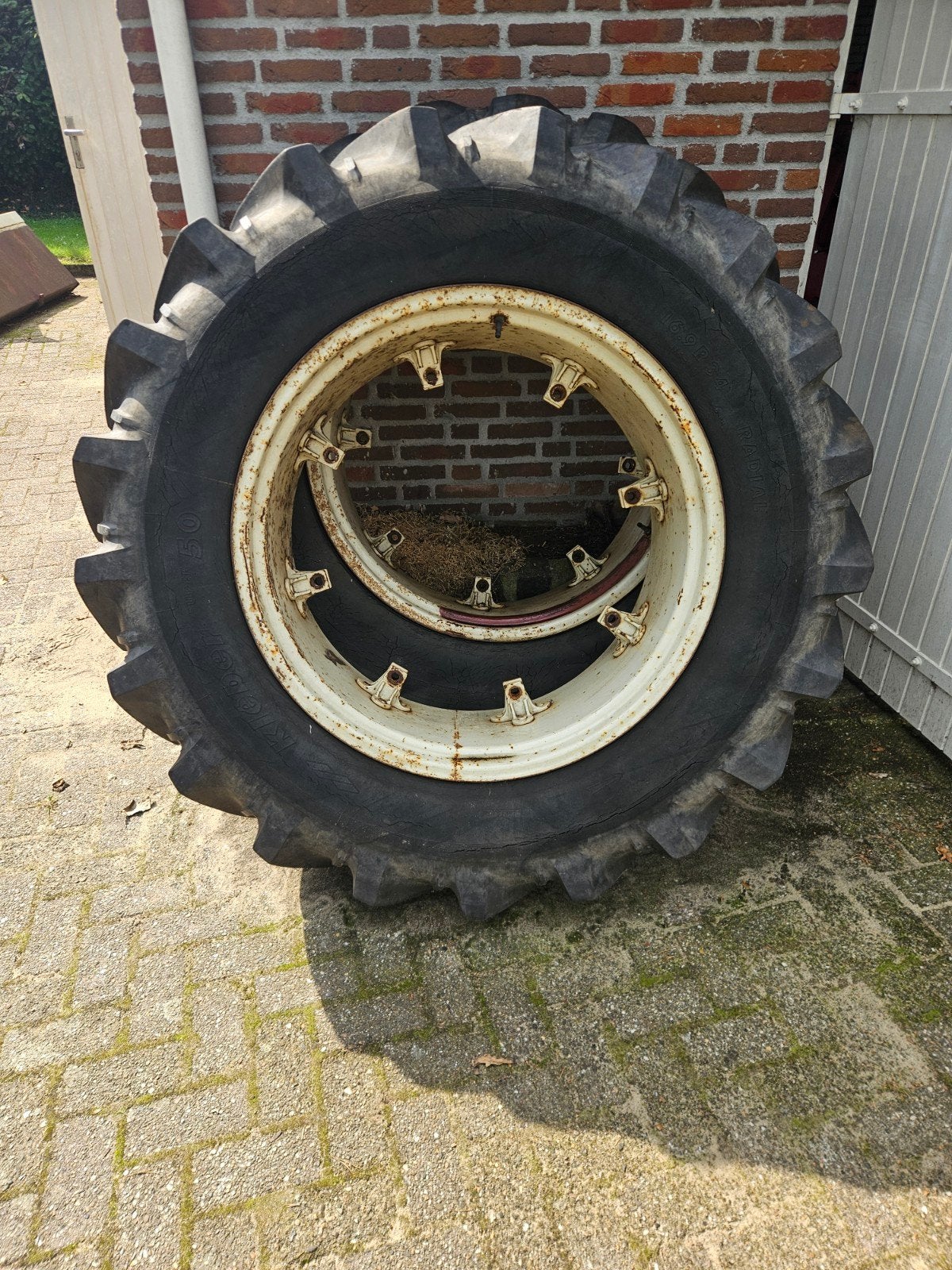 trekkerbanden op velg 16.9R34, Ophalen