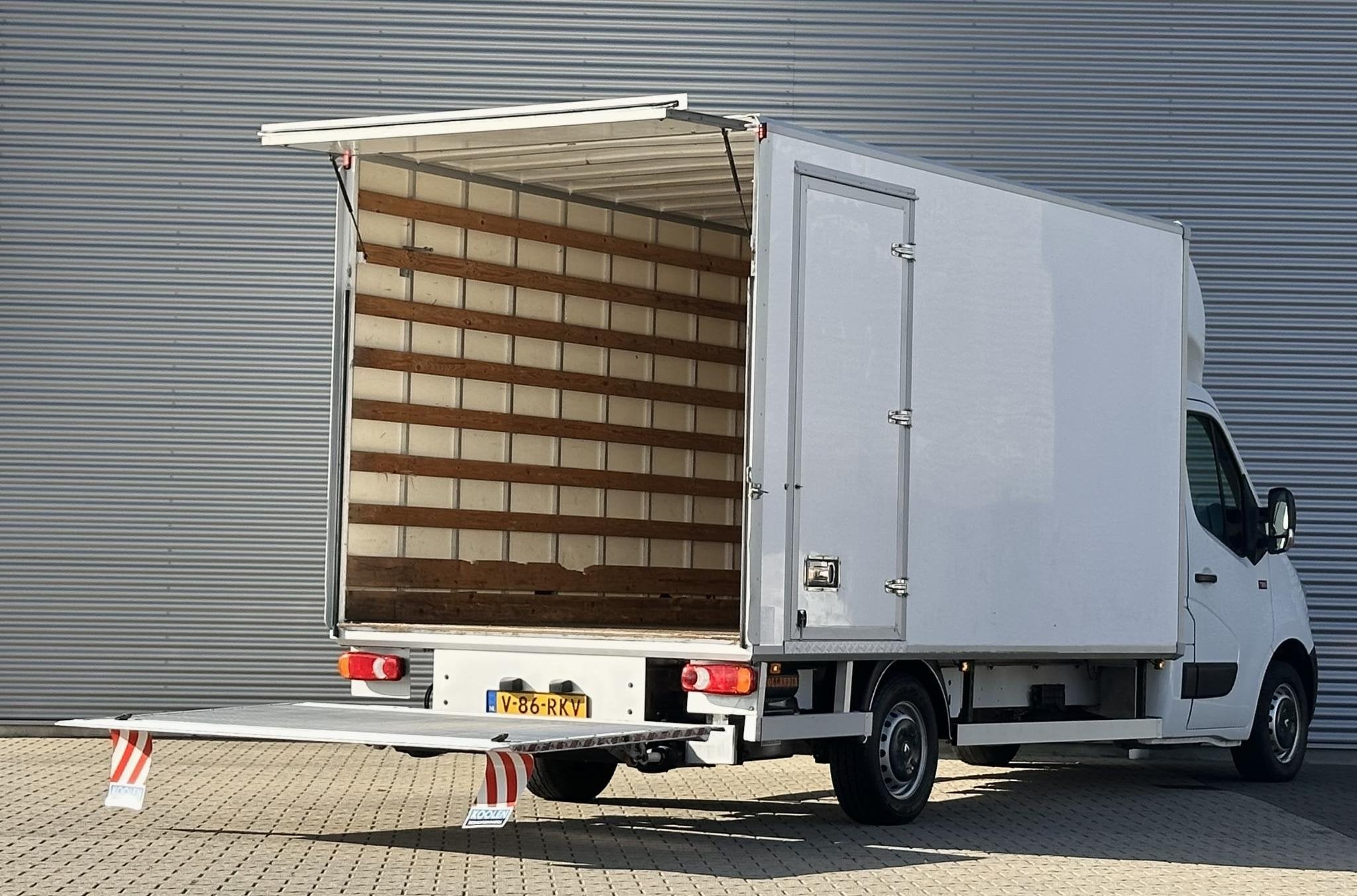 Renault Master T35 2.3 dCi bakwagen met laadklep, Stof, Gebruikt, Euro 6, 4 cilinders