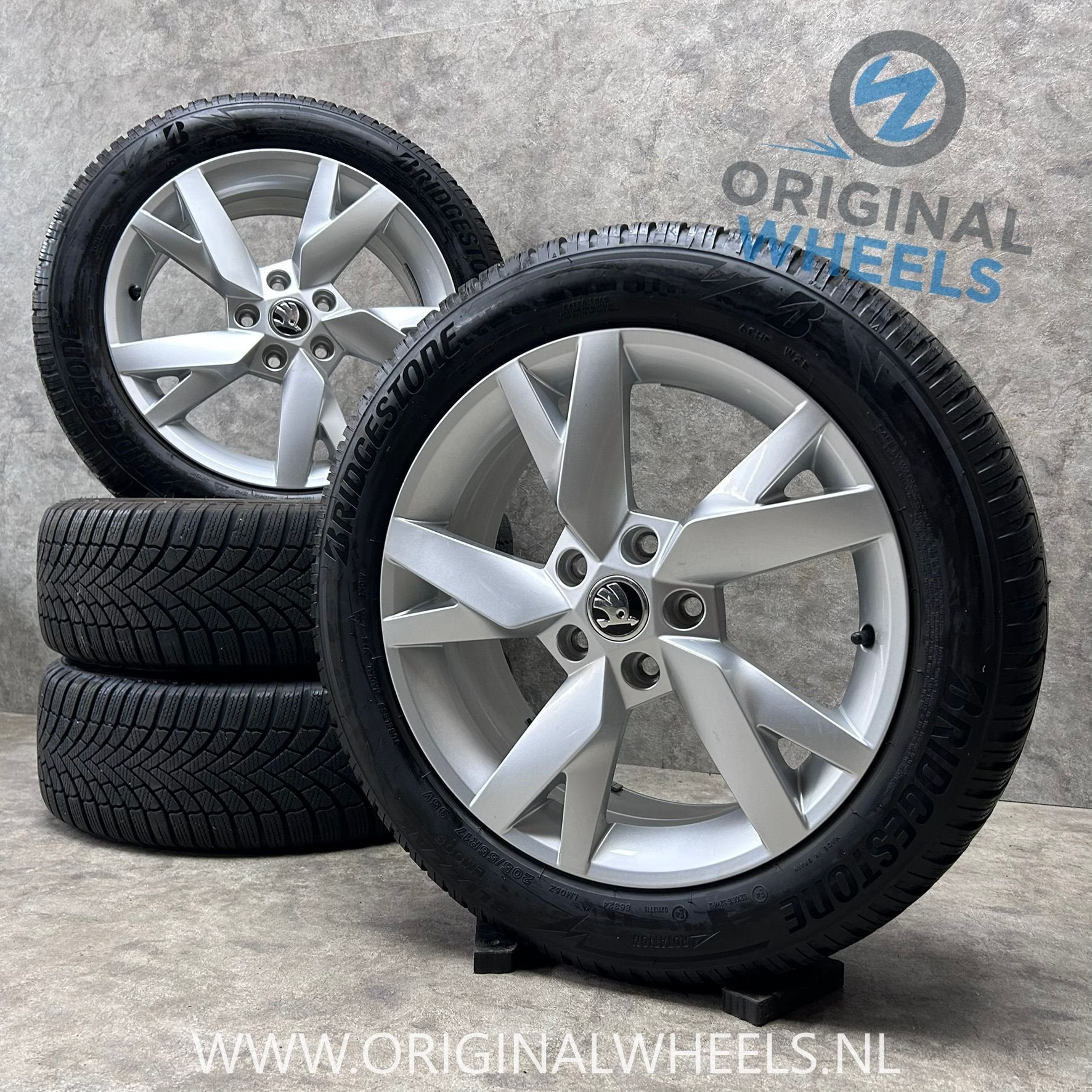 17  inch originele  velgen + winterbanden Skoda Octavia