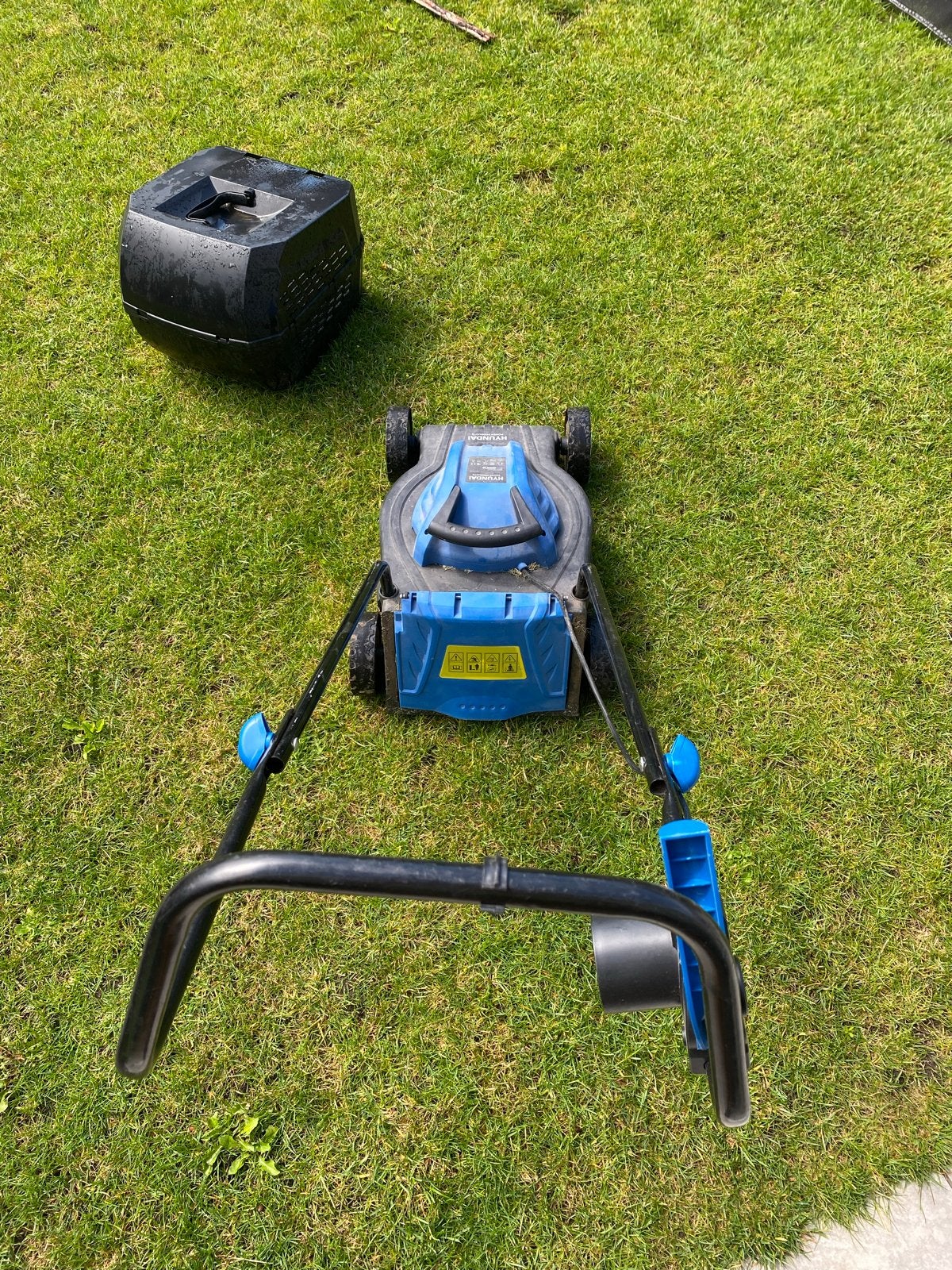 Hyundai elektrische grasmaaier met opvangbak, Tuin en Terras, Grasmaaiers, Gebruikt, Elektrische grasmaaier, 30 t/m 39 cm, Cirkelmaaier