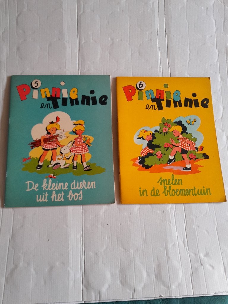 2 boeken pinnie en tinnie - vertaald door henri arnoldus, Eén stripboek, Ophalen of Verzenden, Gelezen
