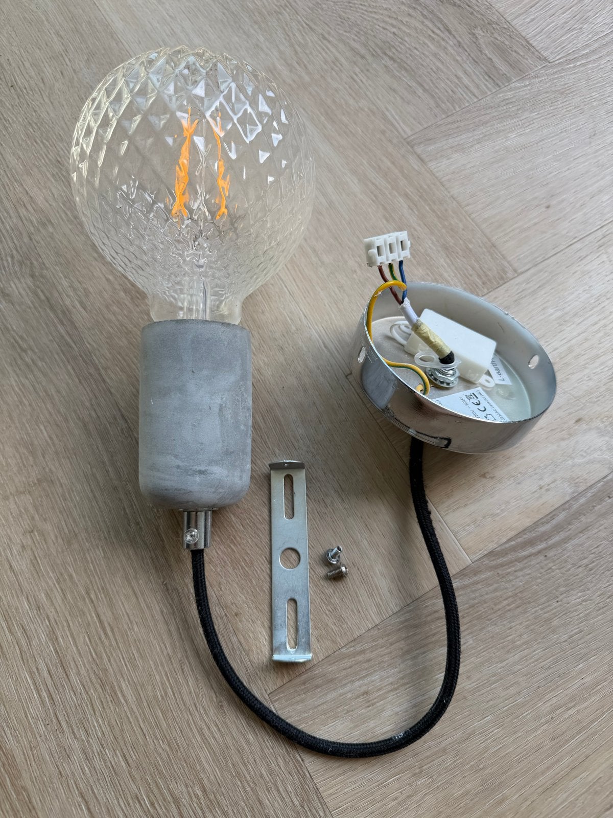Karwei Beton Pendel met E27 fitting en LED lamp, Ophalen of Verzenden, Gebruikt, Metaal, E27 (groot)