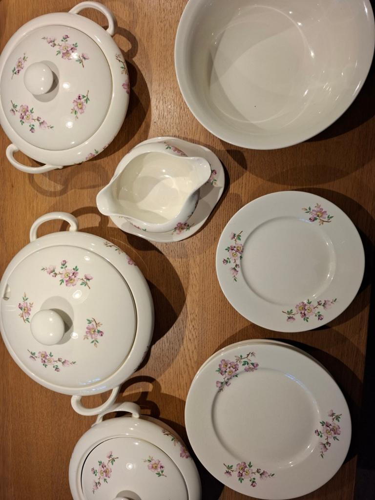 Mosa Maastricht prachtig brocante antiek servies met bloem, Ophalen, Zo goed als nieuw, Bord(en), Overige stijlen