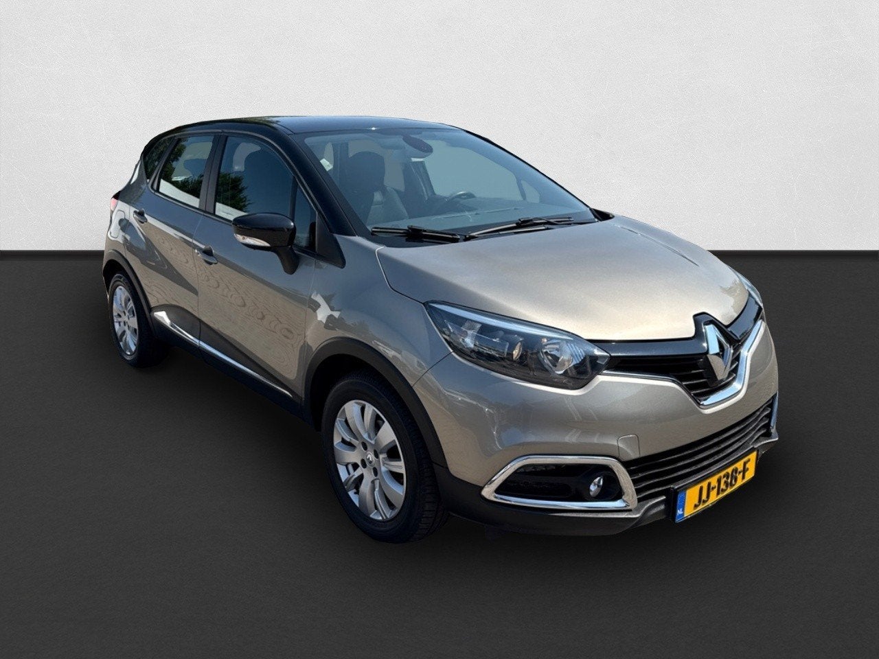Renault Captur 0.9 TCe Dynamique CRUISE / NAVI / TREKHAAK AF, Voorwielaandrijving, Gebruikt, 49 €/maand, Handgeschakeld