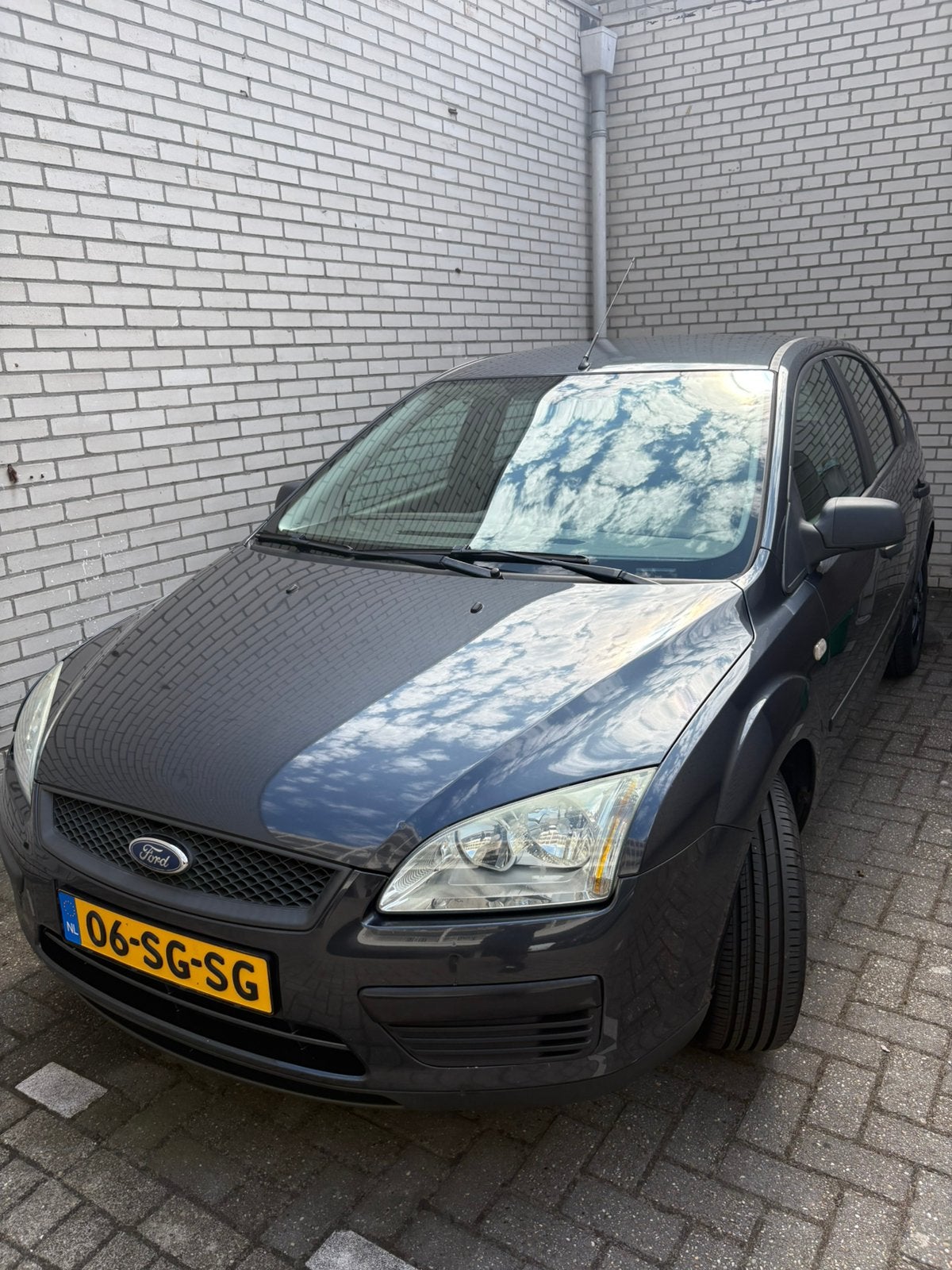 Ford Focus 1.4 59KW 5D 2006 Grijs, Auto's, 1147 kg, 4 cilinders, Blauw, 620 kg