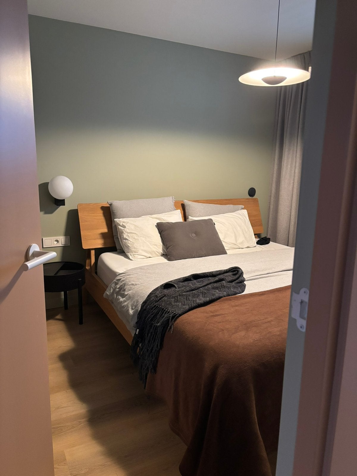 Ethnicraft Air Bed (180 breed): RUILEN voor 160cm?, Ophalen, Tweepersoons, Zo goed als nieuw, 180 cm