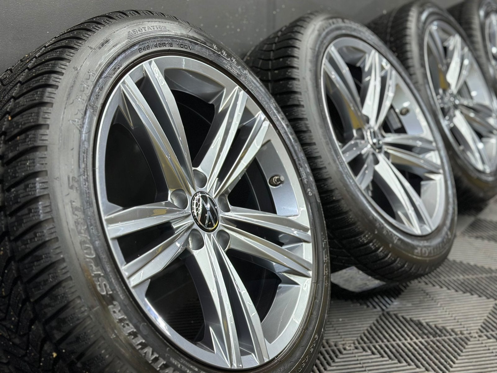 Originele Volkswagen Sebring (R-Line style) set, Auto-onderdelen, Ophalen, 18 inch