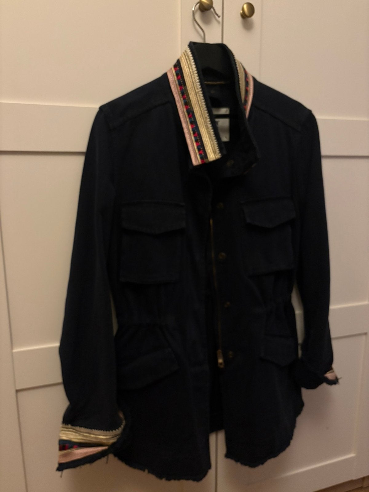 Donkerblauwe jas met borduur, Ophalen of Verzenden, Zo goed als nieuw, Maat 38/40 (M), Blauw