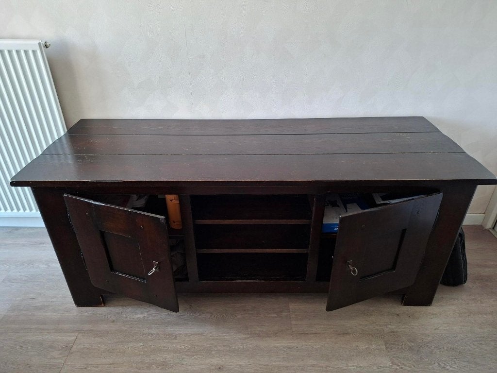 Eikenhouten tv-kast. Opknappertje., Ophalen