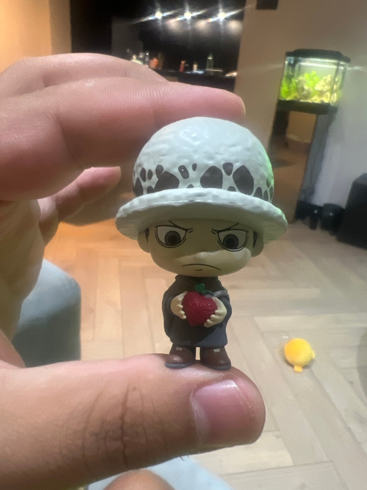 Funko pop! One Piece Trafalgar Law Chibi Figuur met Aardbei, Ophalen of Verzenden, Zo goed als nieuw