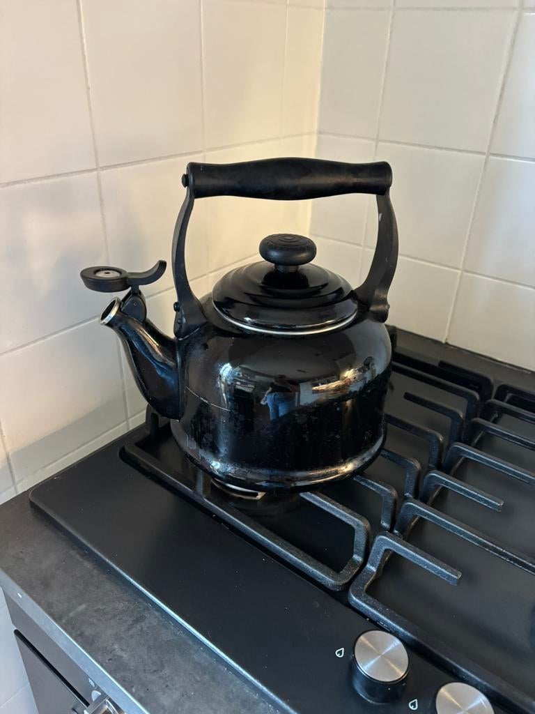 Le creuset 2.1 liter fluitketel, Huis en Inrichting, Ophalen of Verzenden, Zo goed als nieuw