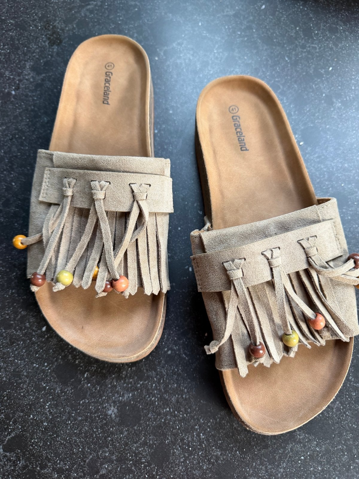 Graceland Slippers met franjes en kralen - Maat 37, Ophalen of Verzenden, Zo goed als nieuw, Beige, Slippers