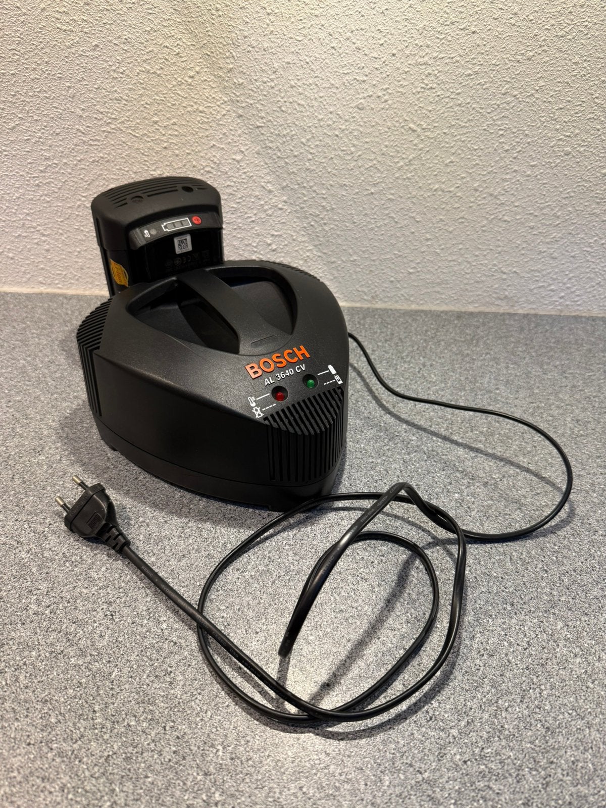 Bosch 36V Li-Ion accu + AL 3640 CV lader, Ophalen of Verzenden, Zo goed als nieuw, Boor- en Schroefmachine