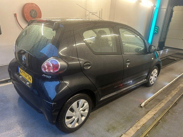 Toyota Aygo 1.0 VVT-i Now, Auto's, Voorwielaandrijving, Euro 5, Gebruikt, 4 stoelen