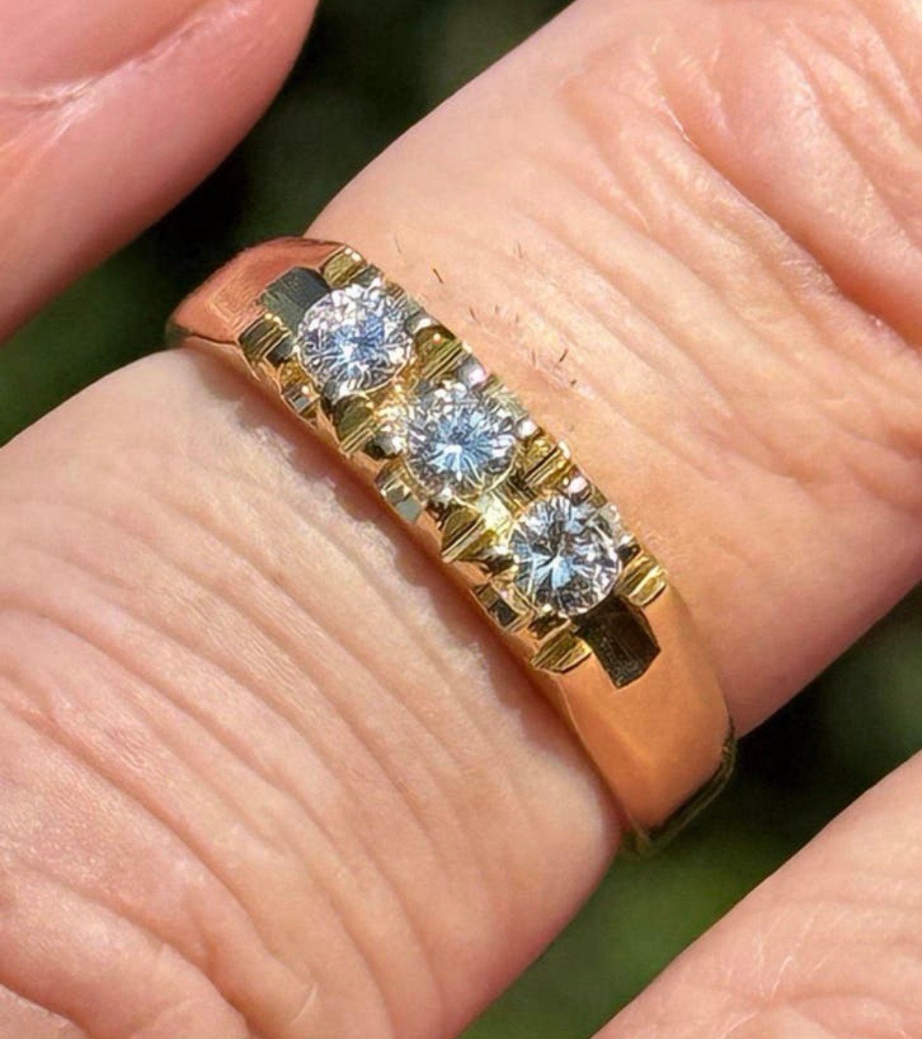 Nieuwe 18 karaat gouden ring en 3 natuurlijke VVS diamanten!, Nieuw, Ophalen of Verzenden, 17 tot 18, Met edelsteen
