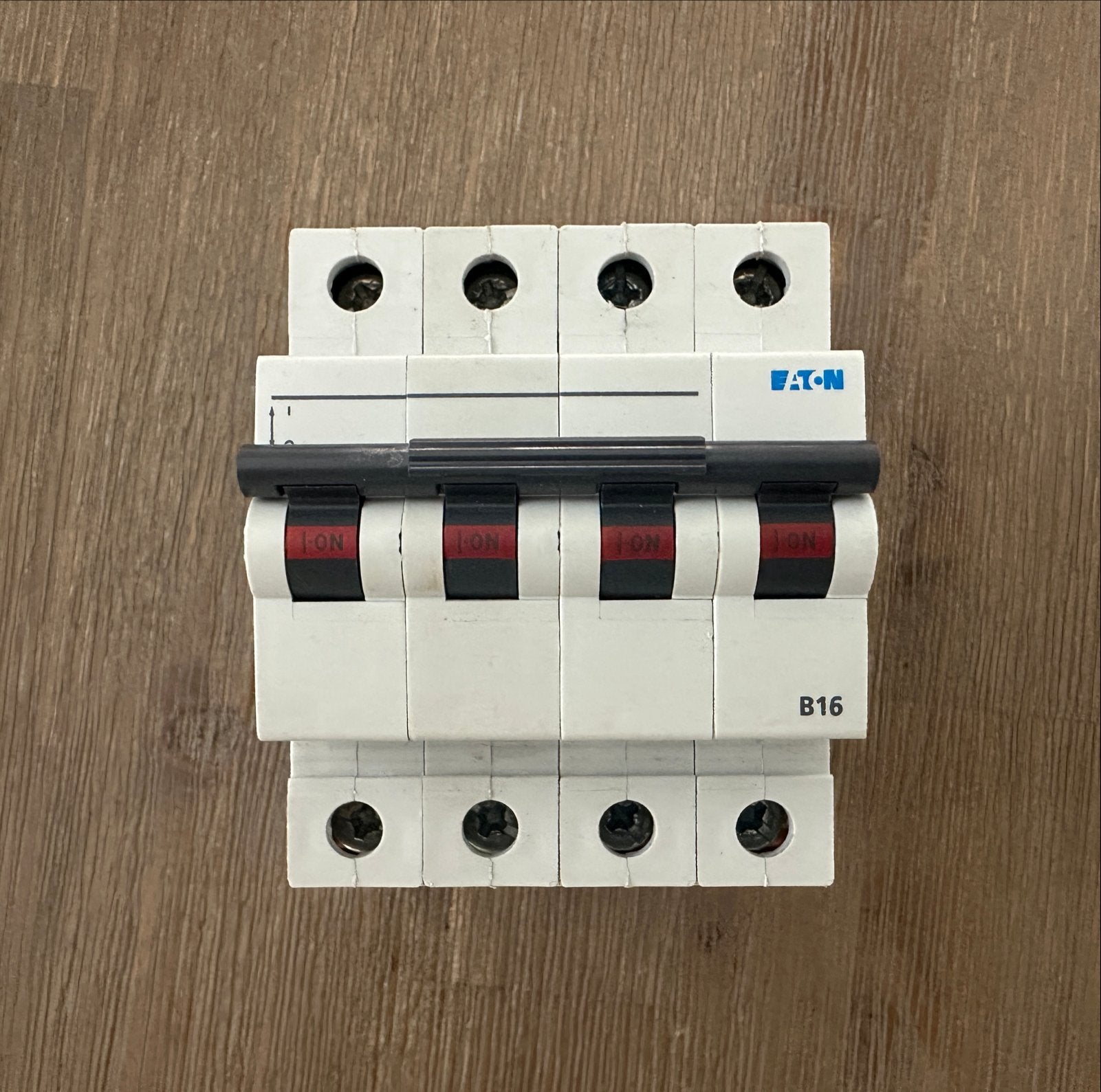 Eaton B16 Installatieautomaat - Zo goed als nieuw, Ophalen of Verzenden, Zo goed als nieuw, Eaton, Installatieautomaat