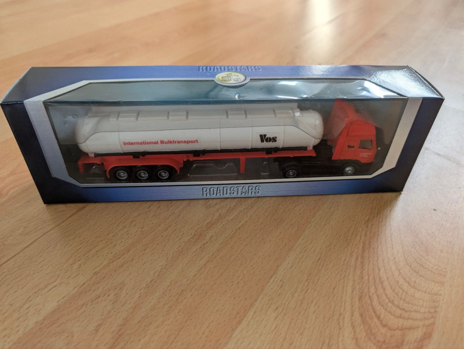 Roadstar schaalmodel vrachtauto Vos International1:64, Ophalen of Verzenden, Bus of Vrachtwagen