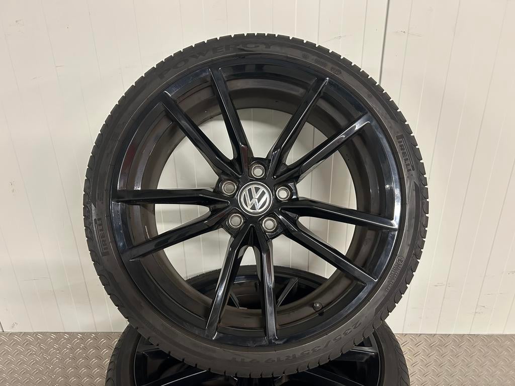Originele VW Volkswagen Golf 7 Pretoria 19 inch Pirel zomer, Gebruikt, Banden en Velgen, 235 mm, VW