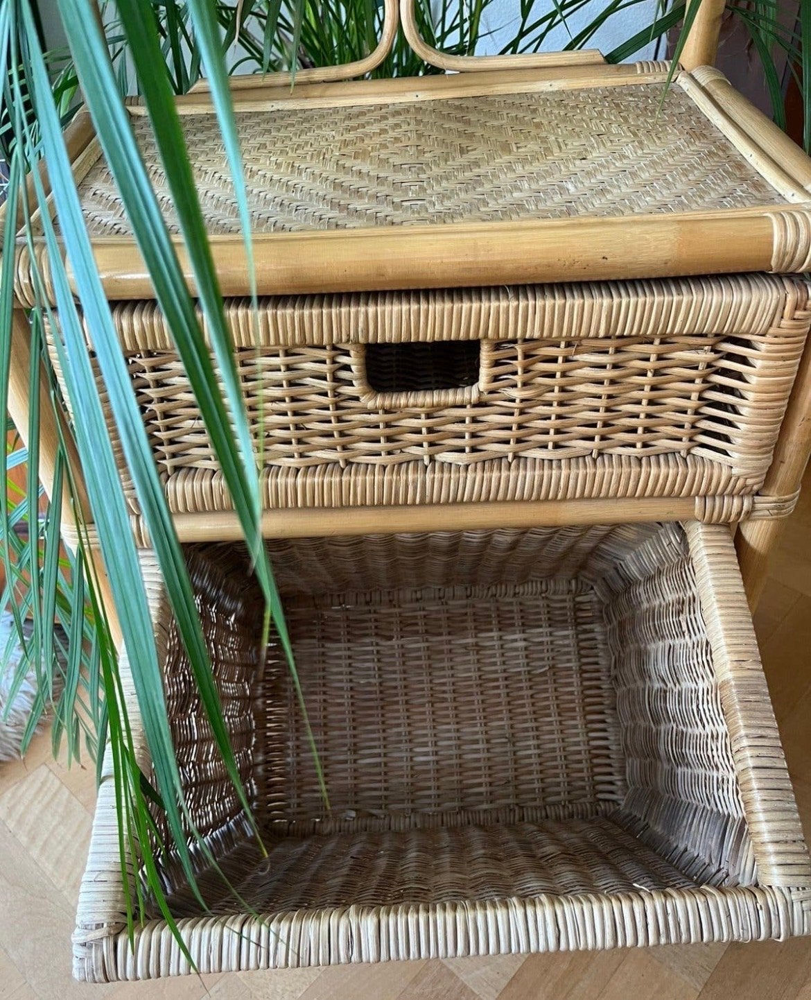 Foto 5 van Vintage rotan ladekastje met 2 laden