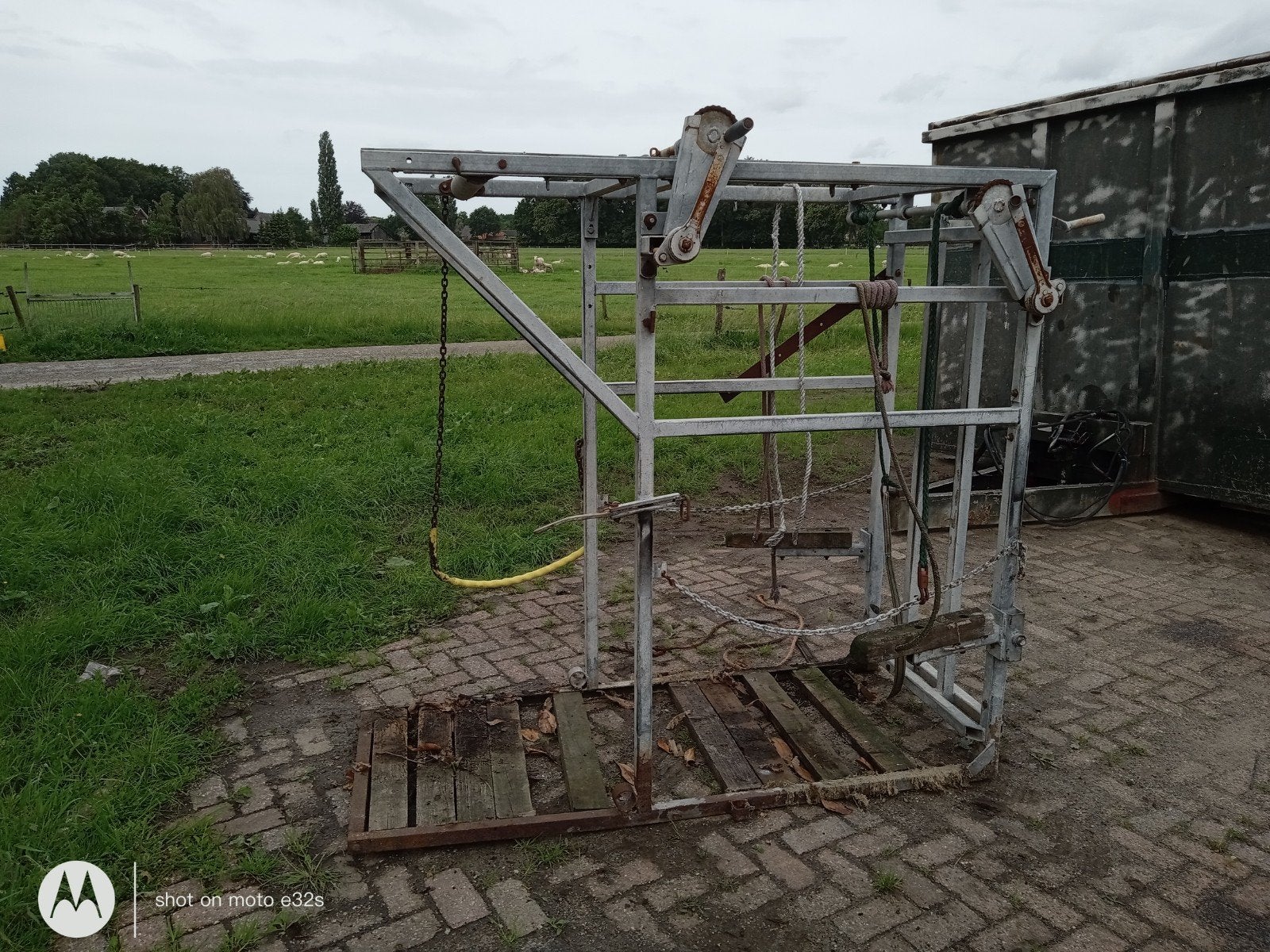 Klauwbekapbox, Ophalen